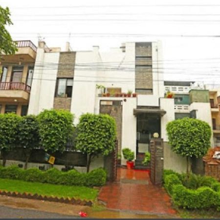 Hotel Pacific Inn Huda City Centre Gurgaon Exteriör bild