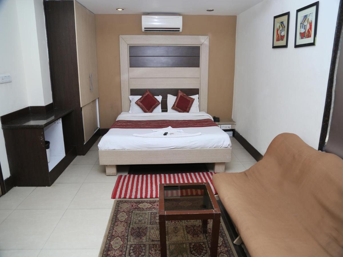 Hotel Pacific Inn Huda City Centre Gurgaon Exteriör bild