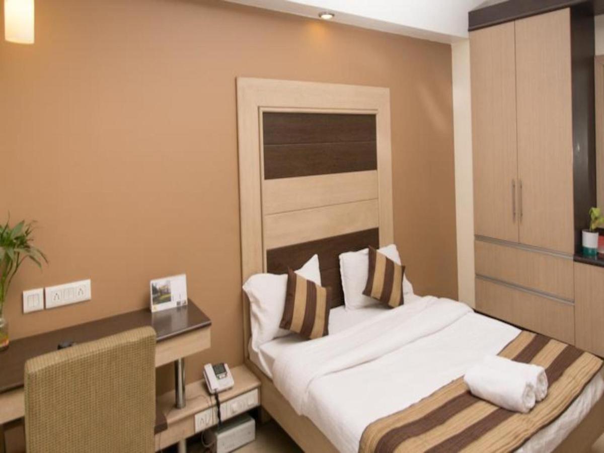 Hotel Pacific Inn Huda City Centre Gurgaon Exteriör bild