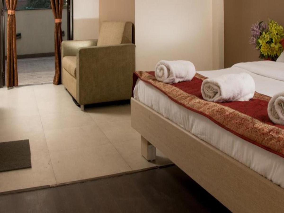 Hotel Pacific Inn Huda City Centre Gurgaon Exteriör bild