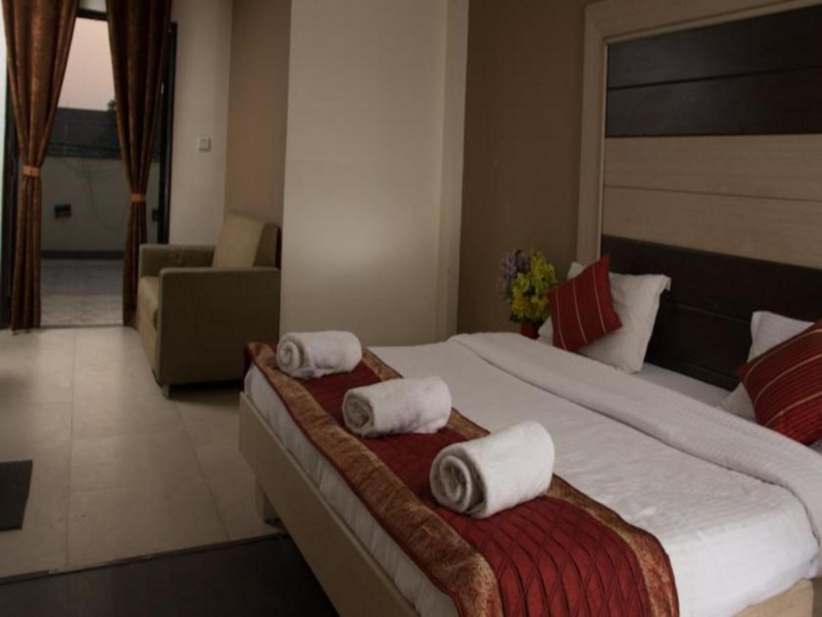 Hotel Pacific Inn Huda City Centre Gurgaon Exteriör bild